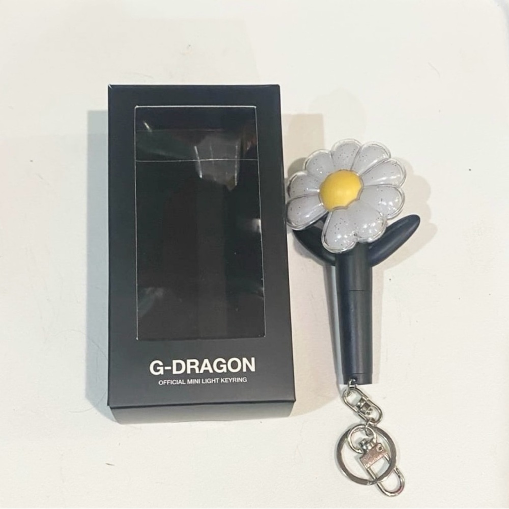 G-DRAGON K Pop BTS Mini Light Stick Key Ring Key Chain Daisy